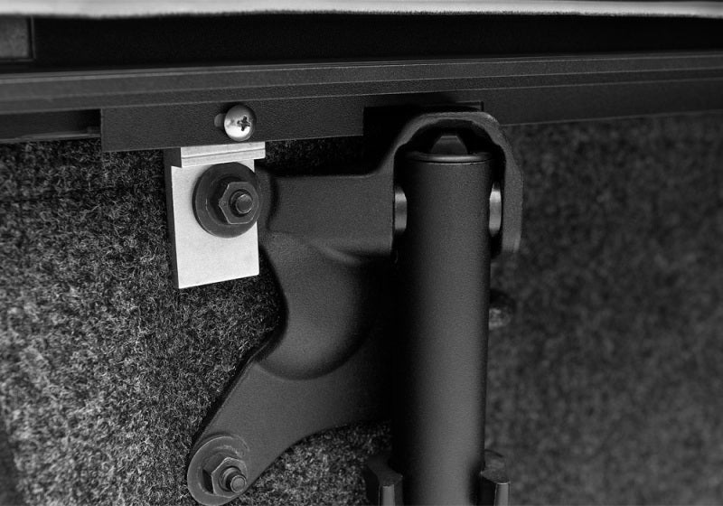 Roll-N-Lock LG223M 2019 Chevrolet Silverado 1500 60.5in Bed M-Series Retractable Tonneau Cover