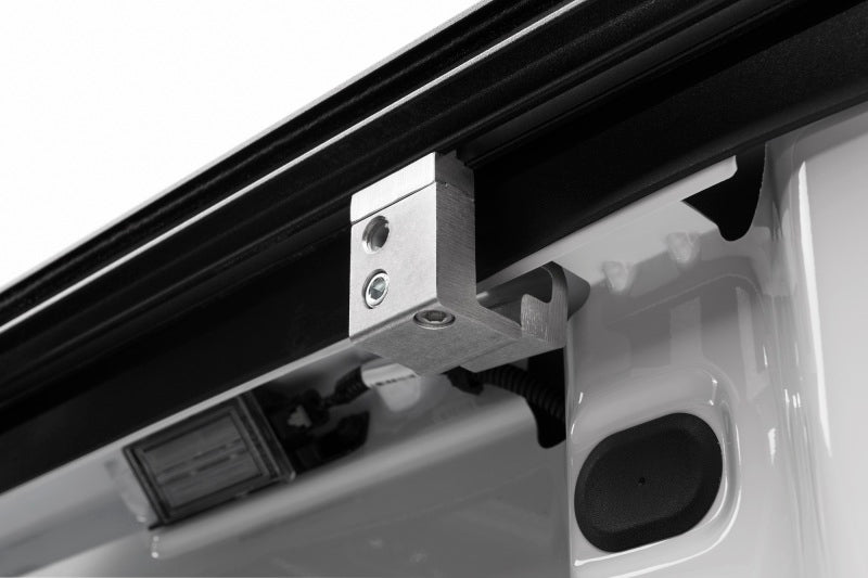 Retrax 30232 09-18 RAM 1500 w/o RamBox (6.4ft. Bed) IX