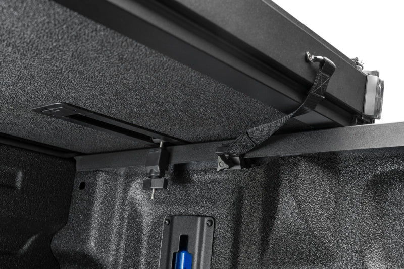 Extang 88961 22-23 Nissan Frontier (5ft. Bed) Solid Fold ALX