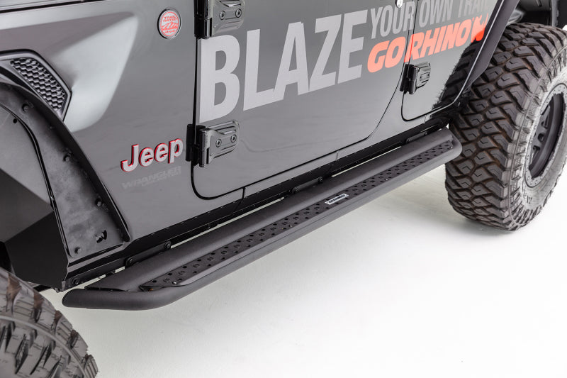 Go Rhino DSS4506T 18-20 Jeep Wrangler JLU Dominator Extreme DSS SideSteps Complete Kit w/SideStep + Brkts
