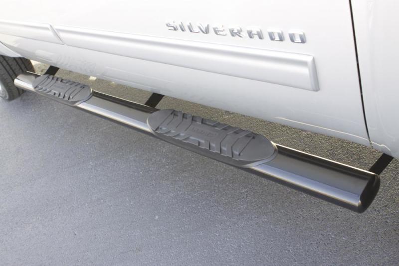 LUND 23910561 Lund 07-17 Chevy Silverado 1500 Crew Cab 5in. Oval Straight SS Nerf Bars - Polished