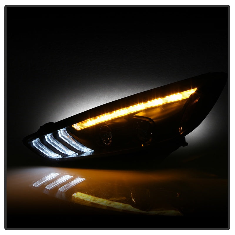 SPYDER 5086105 Spyder 15-18 Ford Focus Projector Headlights - Seq Turn Light Bar - Black PRO-YD-FF15-LBSEQ-BK