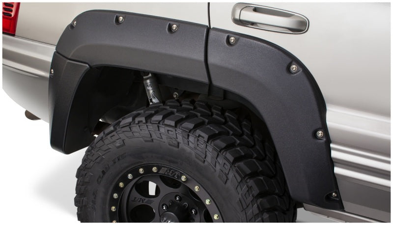 Bushwacker 10072-07 99-04 Jeep Grand Cherokee Cutout Style Flares 2pc - Black