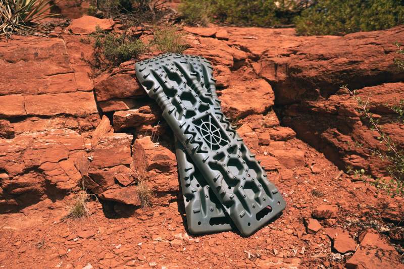 DV8 Offroad RTB1-01OL Recovery Traction Boards w/ Carry Bag - Olive