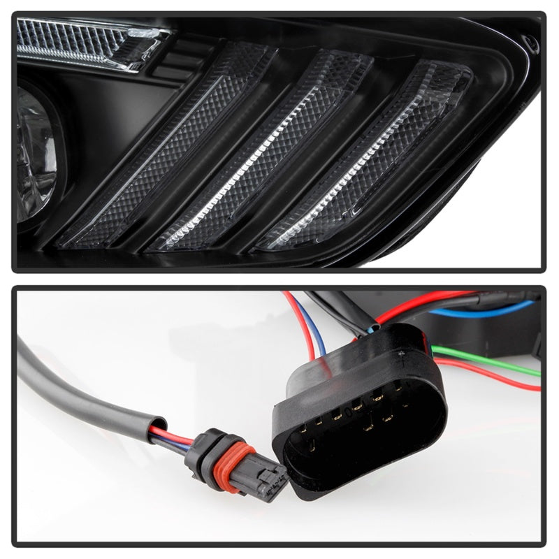 SPYDER 5086105 Spyder 15-18 Ford Focus Projector Headlights - Seq Turn Light Bar - Black PRO-YD-FF15-LBSEQ-BK