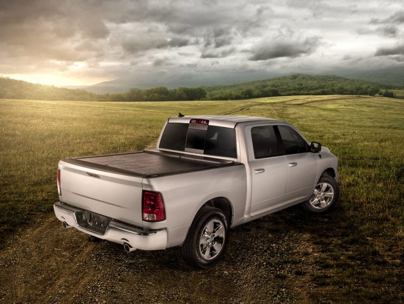 Roll-N-Lock LG531M 16-18 Toyota Tacoma Access Cab/Double Cab LB 73-11/16in M-Series Tonneau Cover