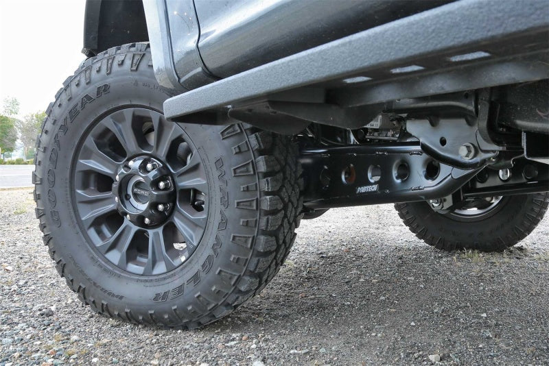 Fabtech FTS22321 05-20 Ford F250/350 & 08-20 Ford F450/550 4WD 4/6/8in Lift Radius Arm System