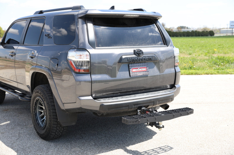 GEN-Y Hitch GH-102622 Gen-Y Phantom XL 2in Shank Heavy-Duty 600lb Capacity Serrated Hitch Step - 42in Wide Step
