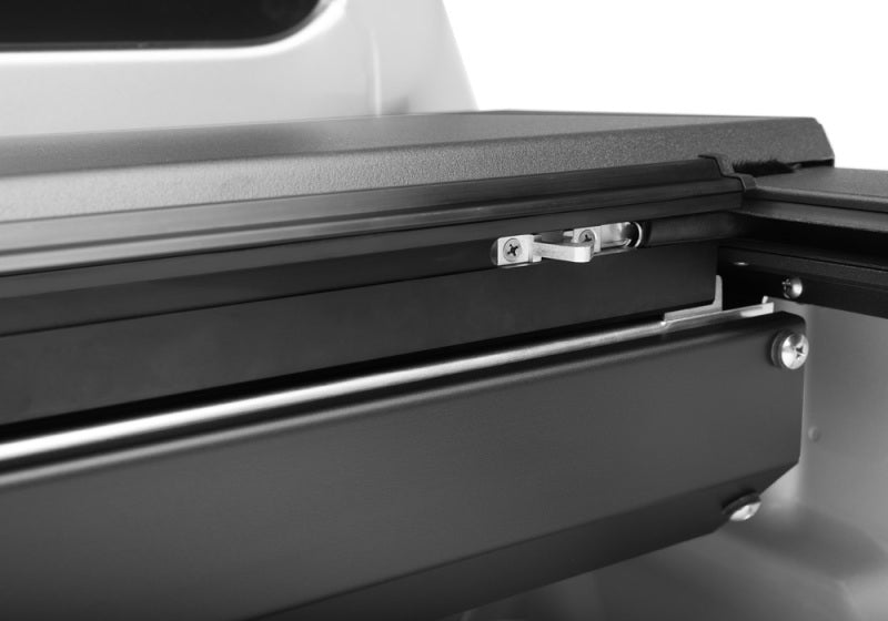 Roll-N-Lock LG845M 2022 Nissan Frontier Crew Cab (58.6in. Bed) M-Series Retractable Tonneau Cover