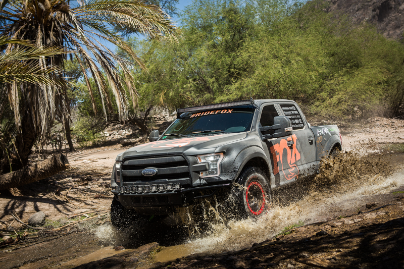 FOX 980-24-646 Fox 05+ Ford SD 2.0 Performance Series 9.1in. Smooth Body IFP Front Shock (Alum) / 2-3.5in. Lift