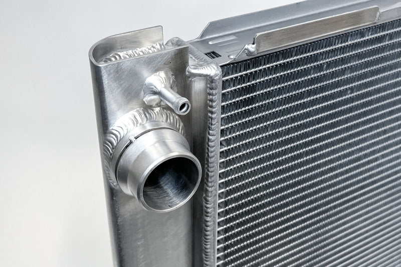 CSF 7218 06-10 BMW E60 M5 / 06-10 BMW E63/E64 M6 Aluminum High-Performance Radiator
