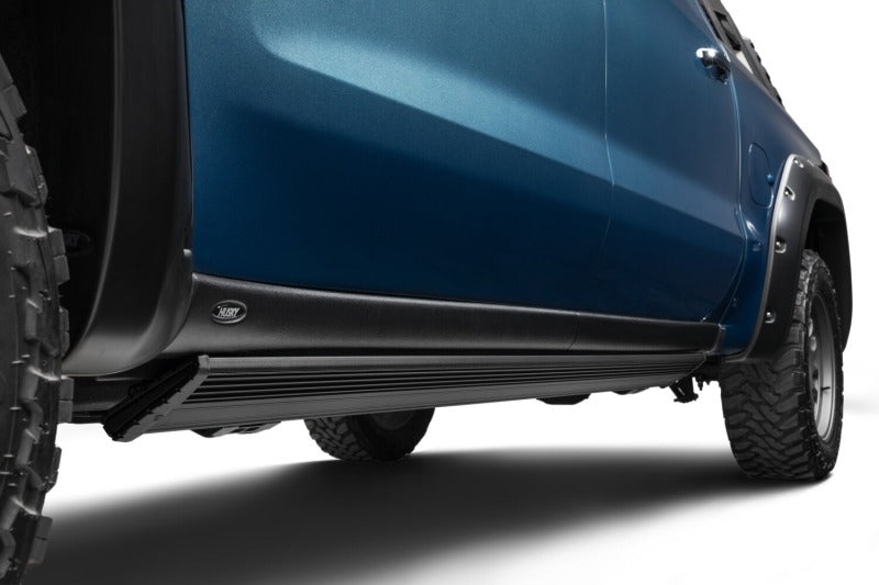 AMP Research 78255-01A 22-23 Chevy/GMC Silverado/Sierra 1500 & 2024 2500/3500HD Double/CC PowerStep Xtreme