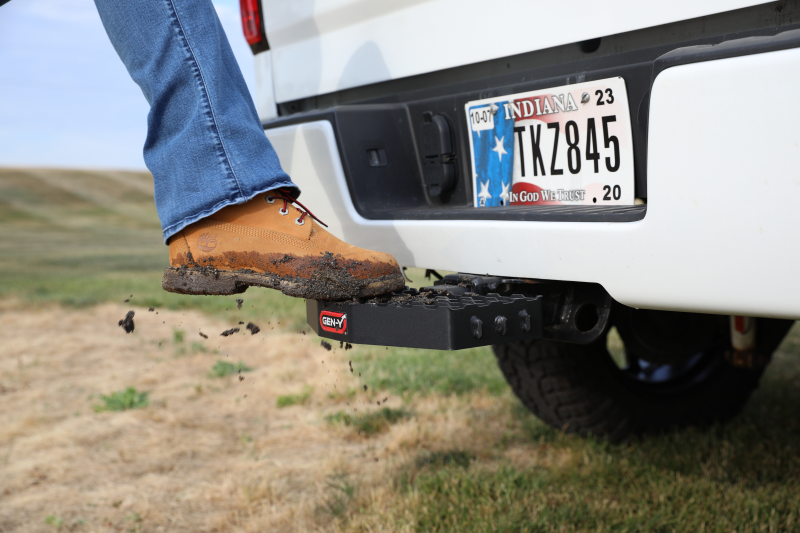GEN-Y Hitch GH-13052X Gen-Y Phantom 2in Shank 400lb Capacity Serrated Hitch Step