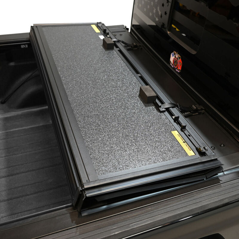 Westin 19-44165 20-22 Jeep Gladiator JT 4WD 5ft. Bed Hard Tri-Fold Tonneau Cover - Black