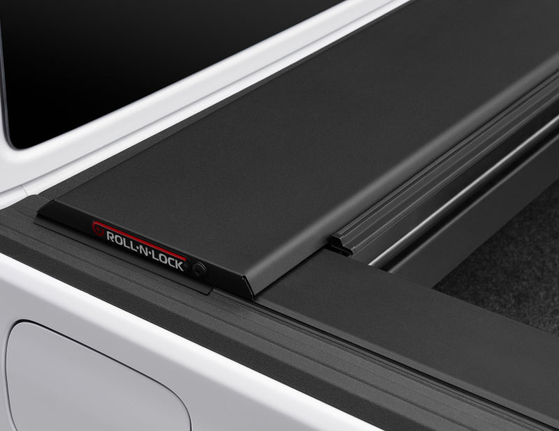 Roll-N-Lock LG495M 2020 Jeep Gladiator 5ft bed (w/ Trail Rail System) M-Series Retractable Tonneau Cover