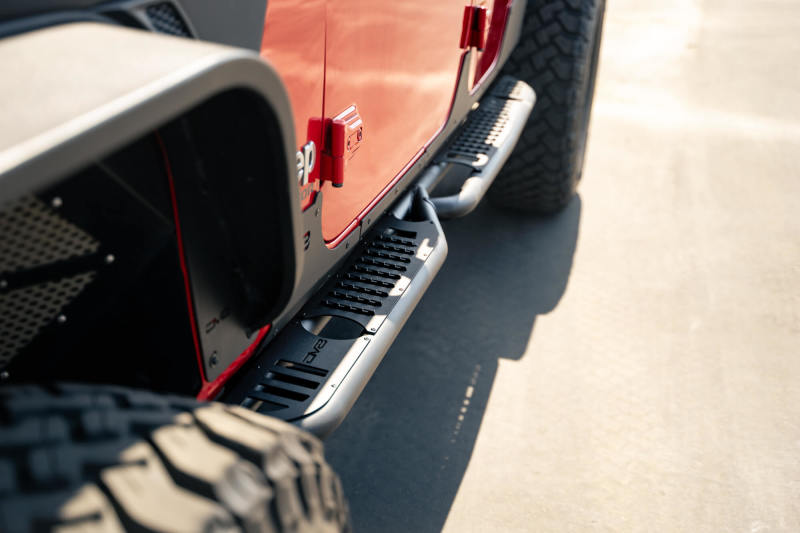 DV8 Offroad SRGL-08 20-23 Jeep Gladiator JT Body/Pinch Weld Mounted Step