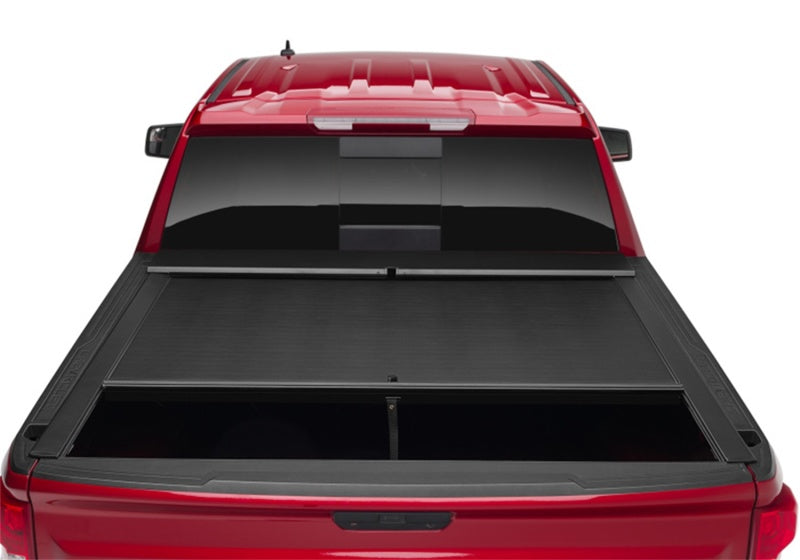 Roll-N-Lock LG530M 16-18 Toyota Tacoma Crew Cab SB 60-1/2in M-Series Retractable Tonneau Cover