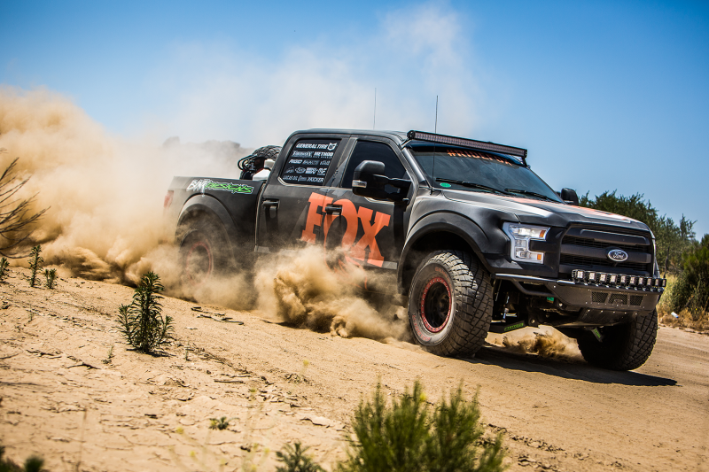 FOX 985-24-154 Fox 17-18 Ford F-250 4WD 2.0 Performance Series IFP Smooth Body Front Shock / 0-1.5in Lift