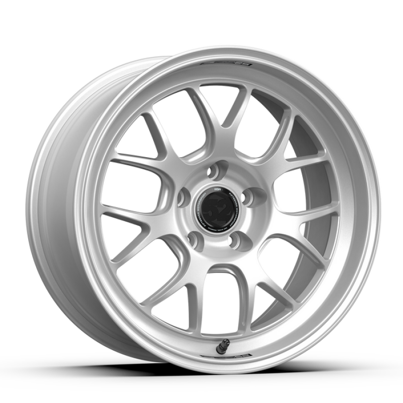 fifteen52 RSARS-89552+22 Apex RSR 18x9.5 5x120 22mm ET 72.56mm Center Bore Radiant Silver