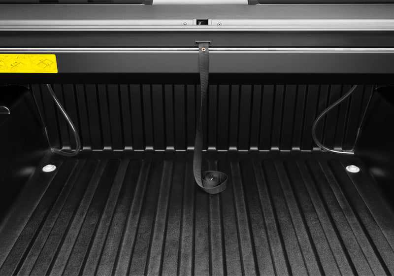 Roll-N-Lock LG531M 16-18 Toyota Tacoma Access Cab/Double Cab LB 73-11/16in M-Series Tonneau Cover