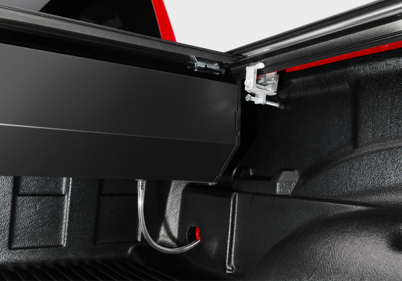 Retrax T-90861 2022 Toyota Tundra CrewMax 5.5ft Bed w/ Deck Rail System PowertraxPRO XR