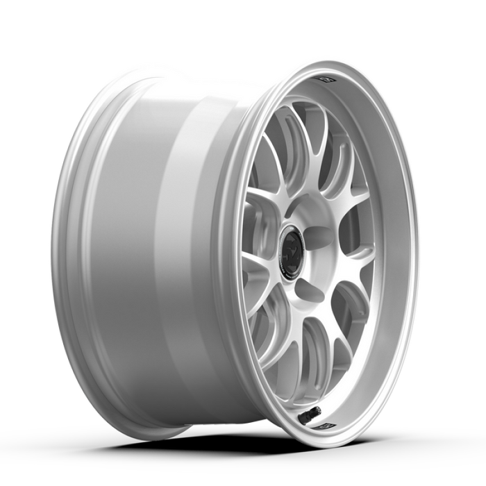 fifteen52 RSARS-89552+22 Apex RSR 18x9.5 5x120 22mm ET 72.56mm Center Bore Radiant Silver