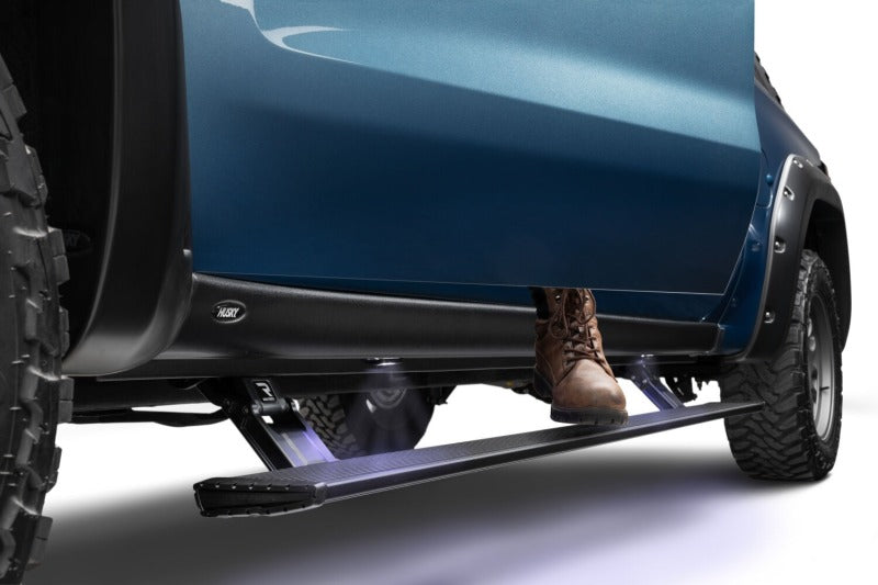 AMP Research 78255-01A 22-23 Chevy/GMC Silverado/Sierra 1500 & 2024 2500/3500HD Double/CC PowerStep Xtreme