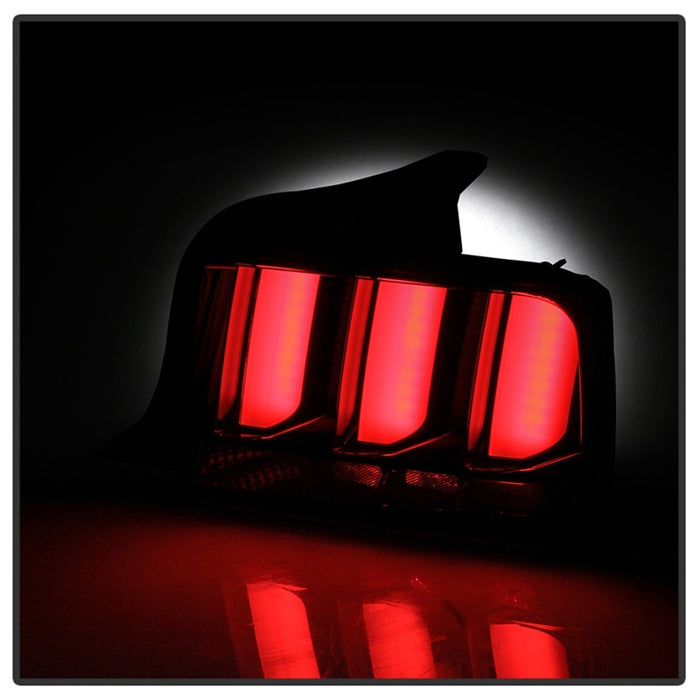 SPYDER 5086693 Spyder 05-09 Ford Mustang (White Light Bar) LED Tail Lights - Black ALT-YD-FM05V3-LED-BK