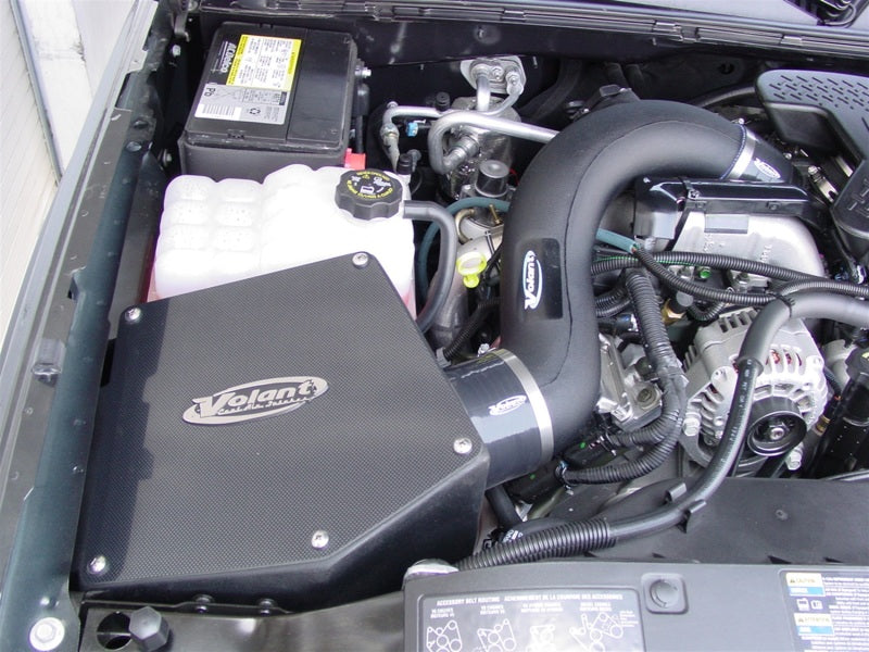 Volant 15966 04-05 Chevrolet Silverado / GMC Sierra 2500HD 6.6 V8 Primo Closed Box Air Intake System