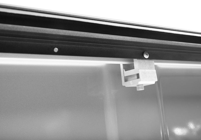 Roll-N-Lock LG845M 2022 Nissan Frontier Crew Cab (58.6in. Bed) M-Series Retractable Tonneau Cover