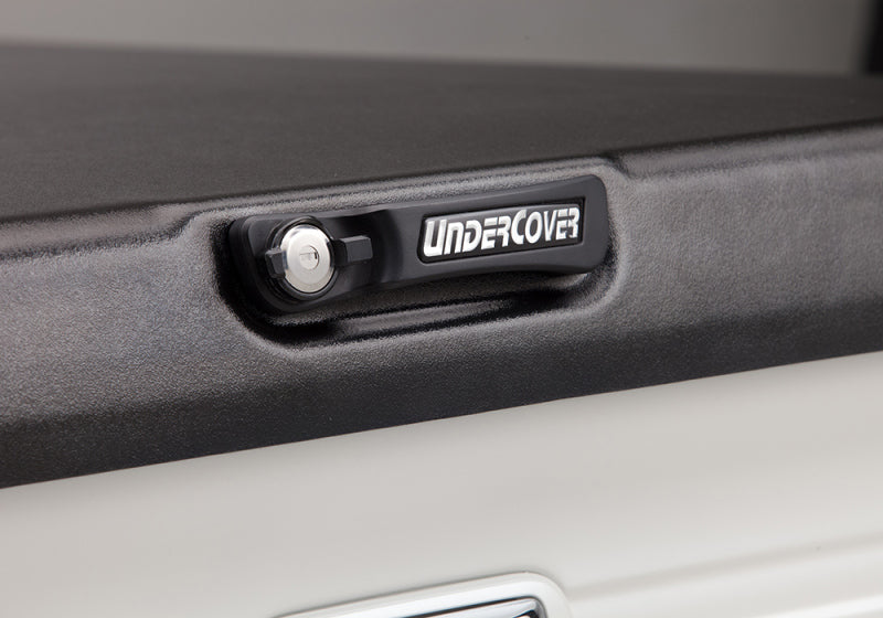 Undercover UC5098 UnderCover 2022 Nissan Frontier 5ft Elite Bed Cover - Black Textured