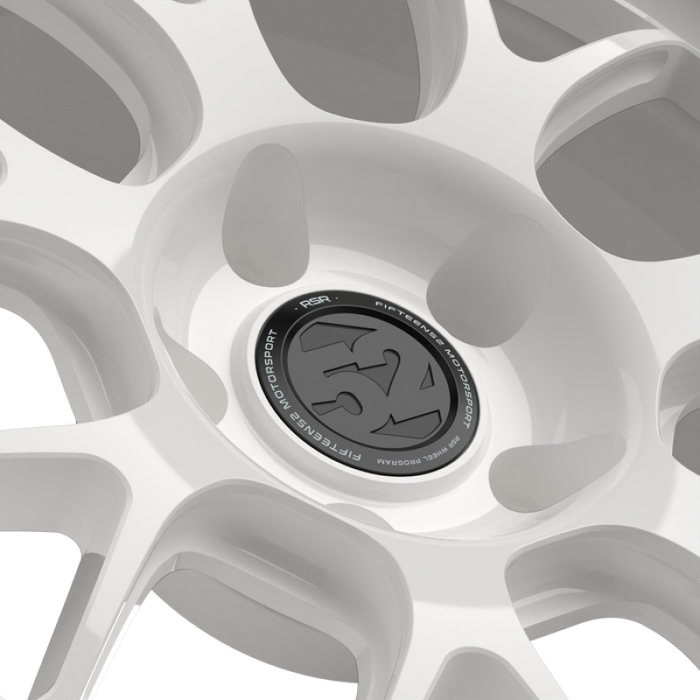 fifteen52 RSARW-89554+38 Apex RSR 18x9.5 5x114.3 38mm ET 73.1mm Center Bore Rally White