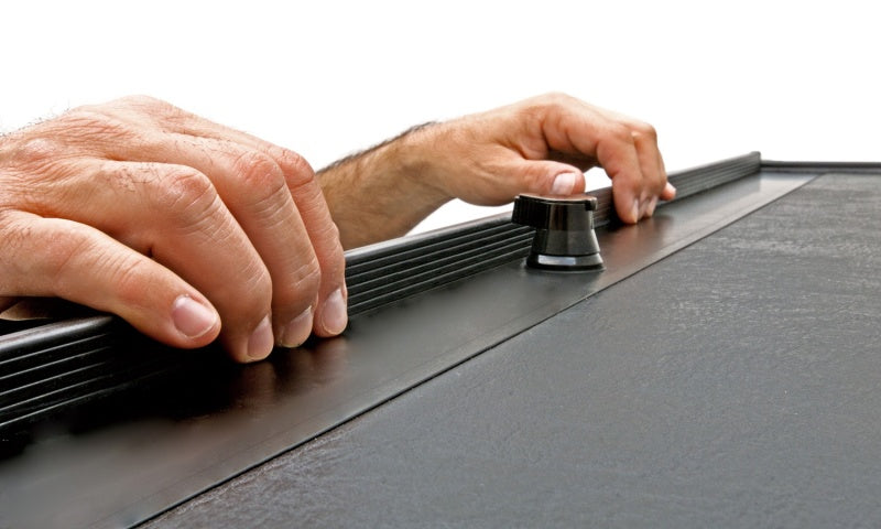 Roll-N-Lock LG151M 17-19 Ford F-250/F-350 Super Duty SB 80-9/16in M-Series Retractable Tonneau Cover