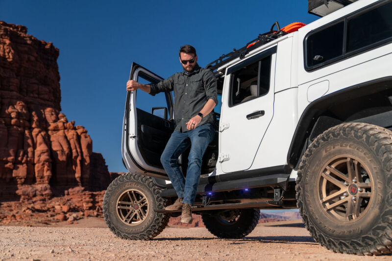 AMP Research 77135-01A 20-24 Jeep JT Gladiator (Launch/Overlnd/Rubicon/Sport/Sport S) PowerStep XL - Black