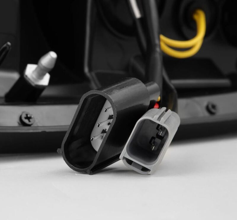 AlphaRex 658001 97-03 Ford F150 / 99-16 Ford F250/F350/F450/F550 LUXX-Series LED Tail Lights - Alpha-Black