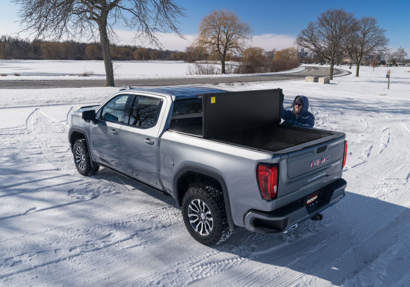 Undercover TR16018 UnderCover 99-19 Silverado / Sierra Limited/Legacy 5.5ft Triad Bed Cover