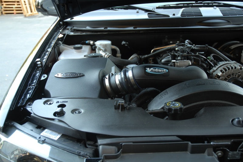 Volant 15760 05-08 Chevrolet Trailblazer / GMC Envoy 5.3L V8 Pro5 Closed Box Air Intake System