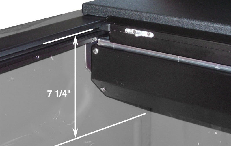 Roll-N-Lock 16-18 Toyota Tacoma Access Cab/Double Cab LB 73-11/16in M-Series Tonneau Cover