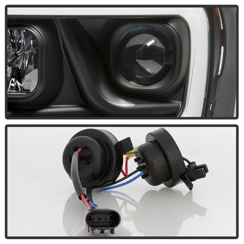 SPYDER 5085306 Spyder Dodge RAM 1500 06-08 V2 Projector Headlights - Light Bar DRL - Black (PRO-YD-DR06V2-LB-BK)