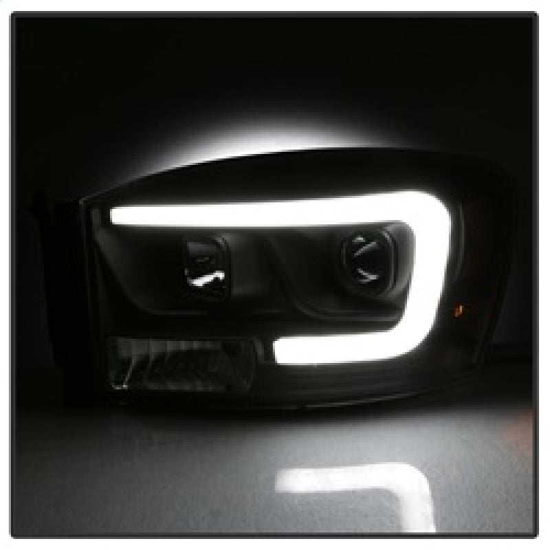 SPYDER 5085306 Spyder Dodge RAM 1500 06-08 V2 Projector Headlights - Light Bar DRL - Black (PRO-YD-DR06V2-LB-BK)